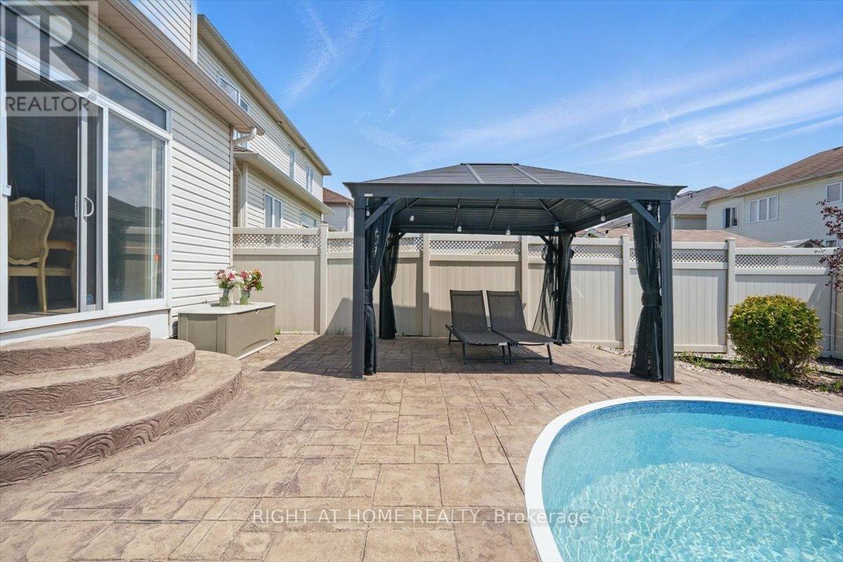 Photo 10 of 228 Wildcliff Way, Ottawa ON