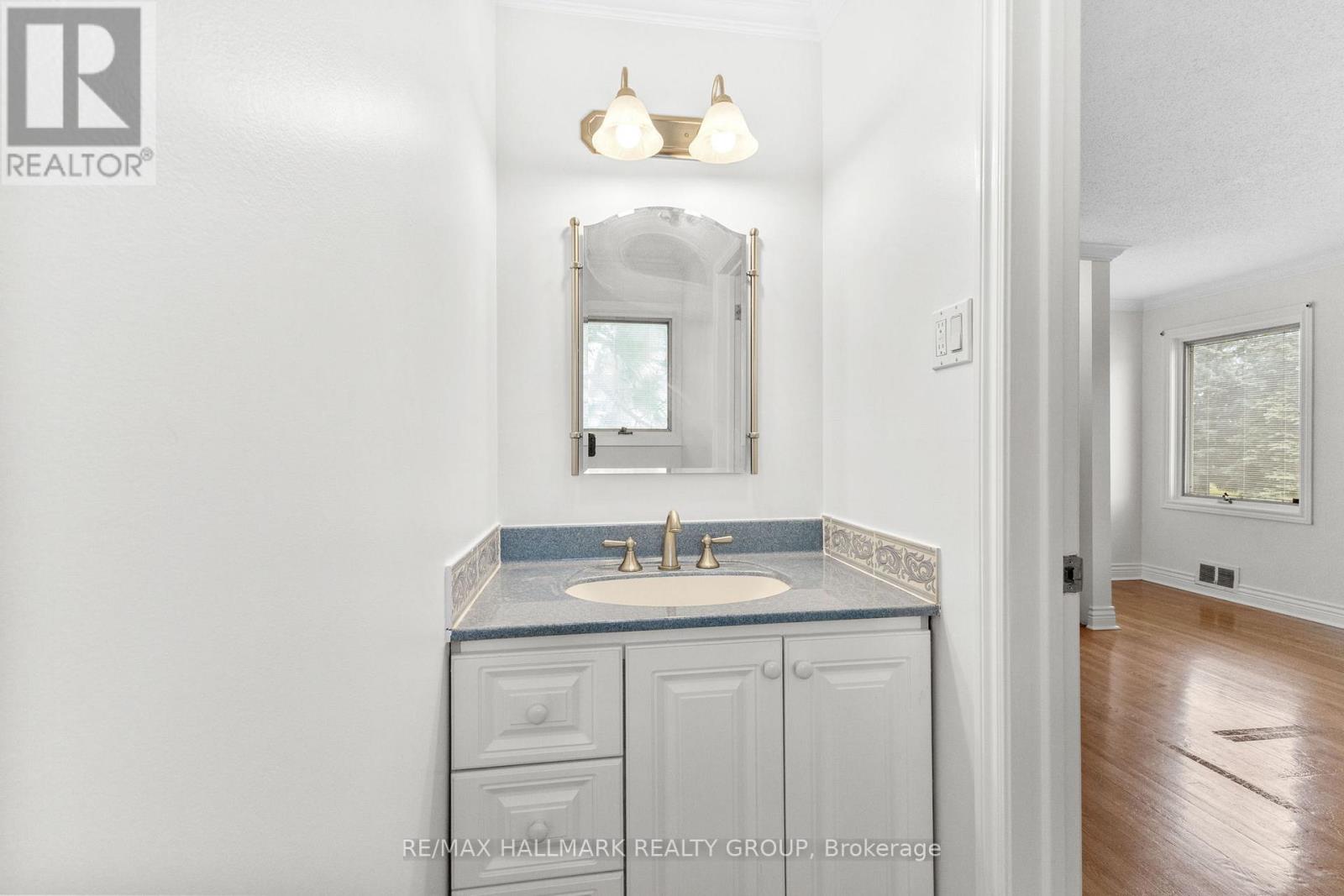 Photo 14 of 19 Rockfield Crescent, Ottawa ON