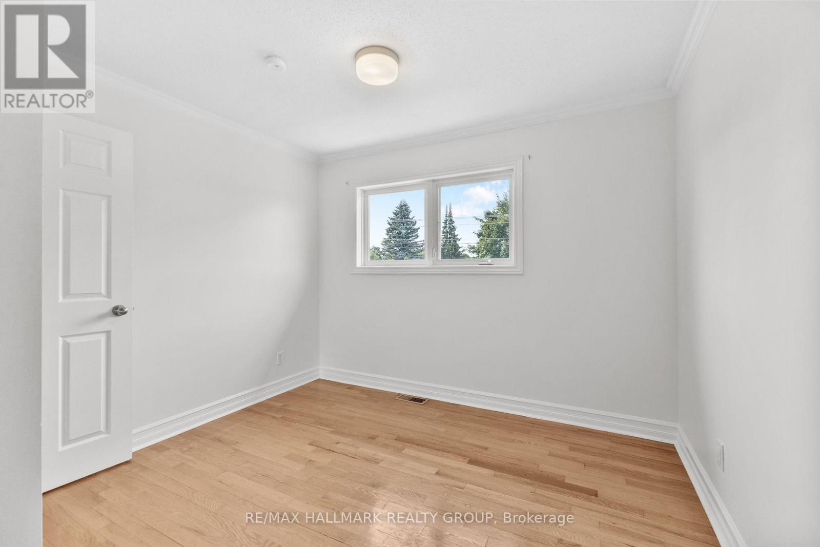 Photo 17 of 19 Rockfield Crescent, Ottawa ON