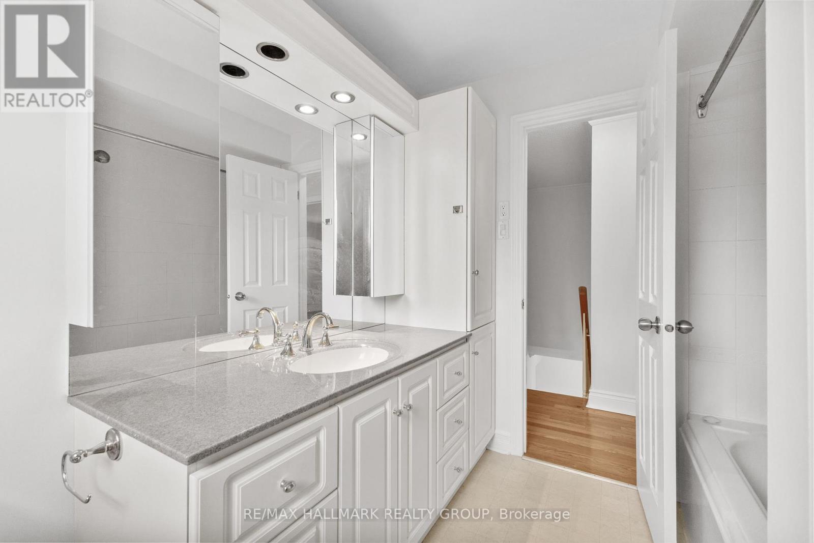 Photo 18 of 19 Rockfield Crescent, Ottawa ON