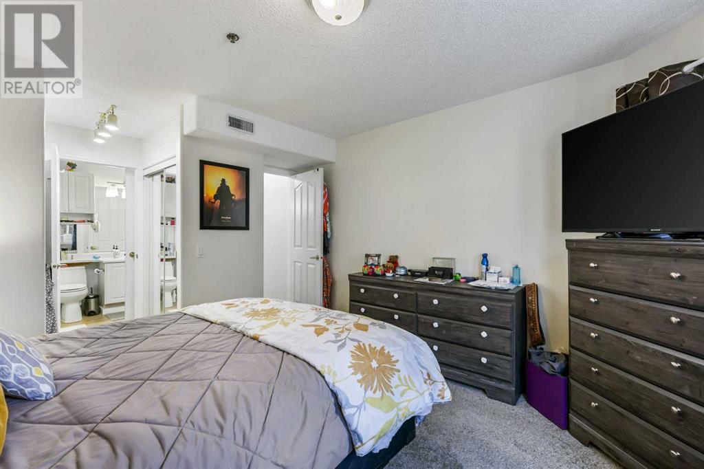 Single Family House for Sale in   Simcoe Boulevard SW Signal Hill Calgary 