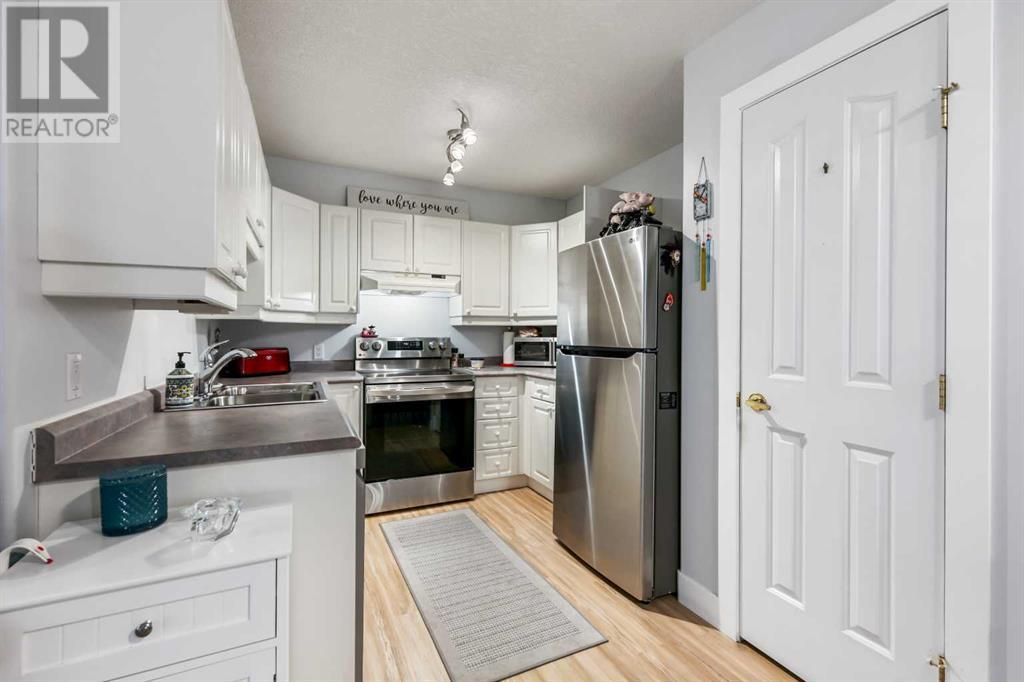 Single Family House for Sale in   Simcoe Boulevard SW Signal Hill Calgary 
