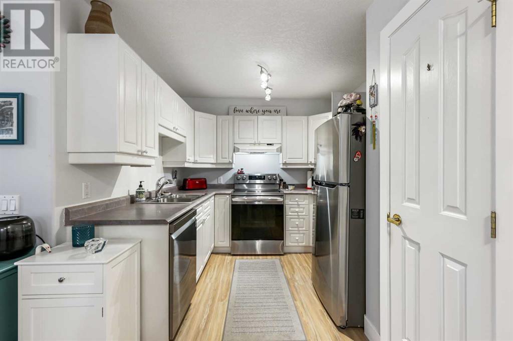 Single Family House for Sale in   Simcoe Boulevard SW Signal Hill Calgary 