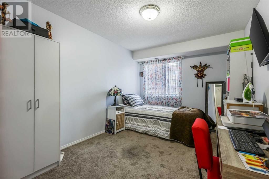 Single Family House for Sale in   Simcoe Boulevard SW Signal Hill Calgary 