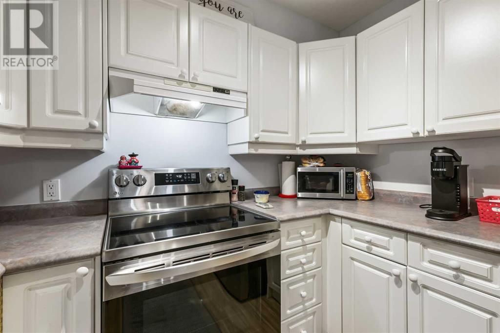 Single Family House for Sale in   Simcoe Boulevard SW Signal Hill Calgary 