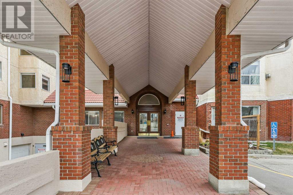 Single Family House for Sale in   Simcoe Boulevard SW Signal Hill Calgary 