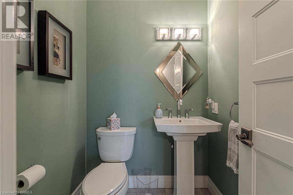 Photo 18 of 29 Wallace Court, Brantford ON