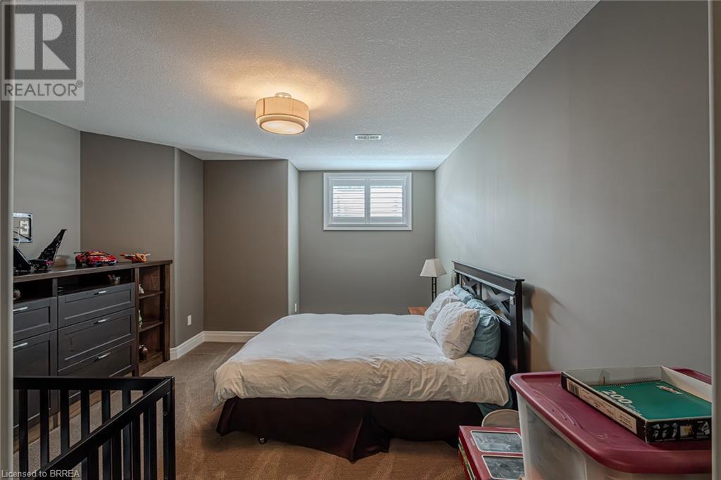 Photo 39 of 29 Wallace Court, Brantford ON