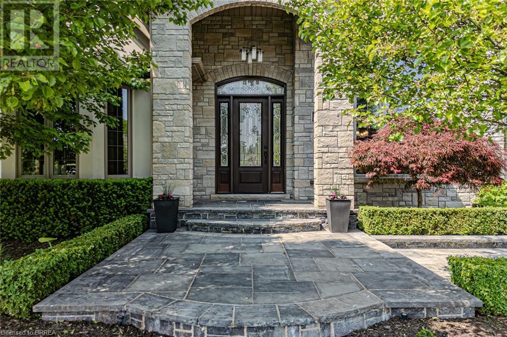 Photo 4 of 29 Wallace Court, Brantford ON