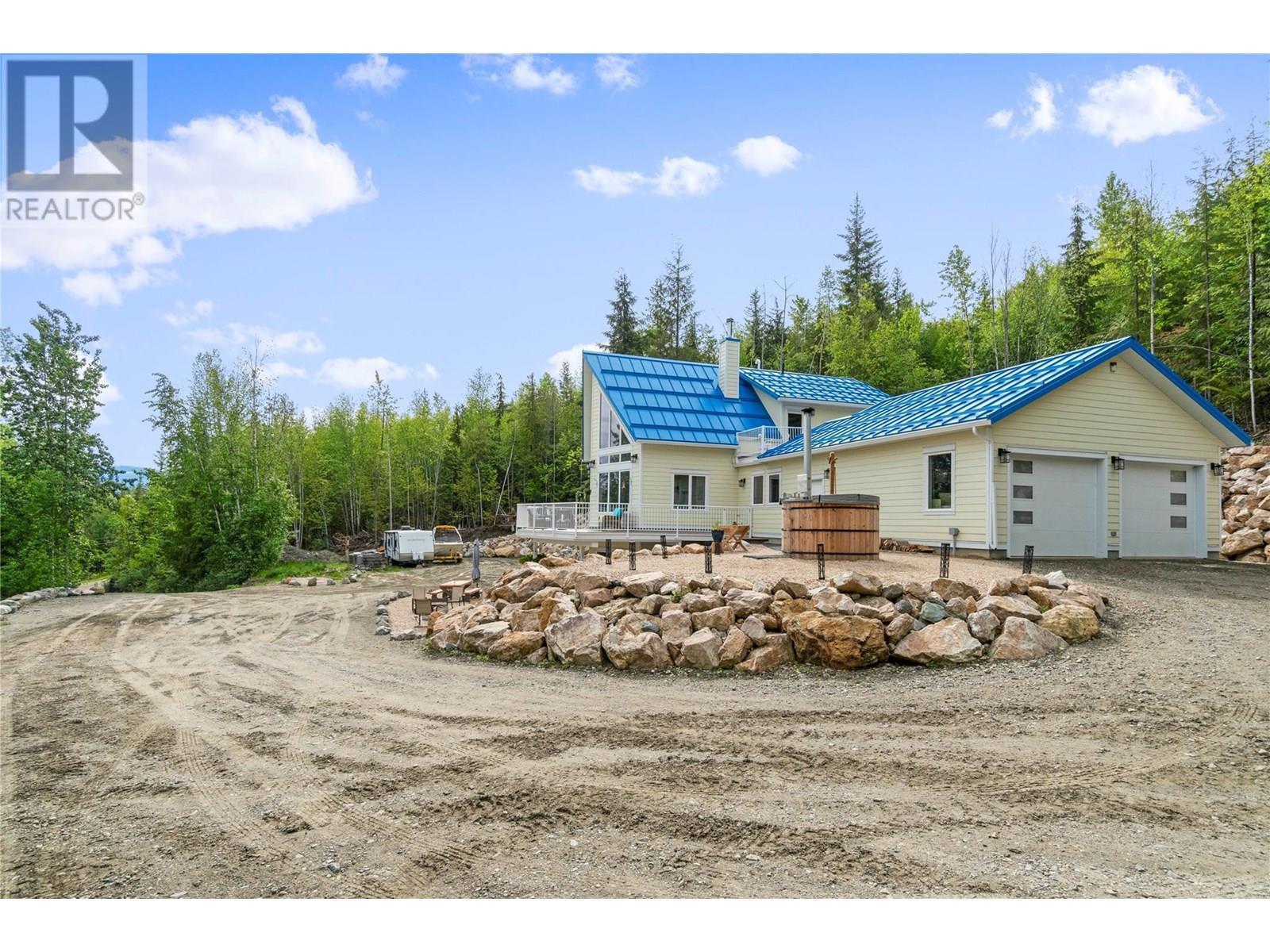 Photo 4 of 4740 Dogwood Crescent, Eagle Bay BC