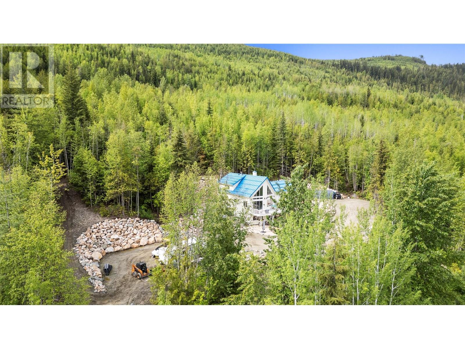 Photo 5 of 4740 Dogwood Crescent, Eagle Bay BC