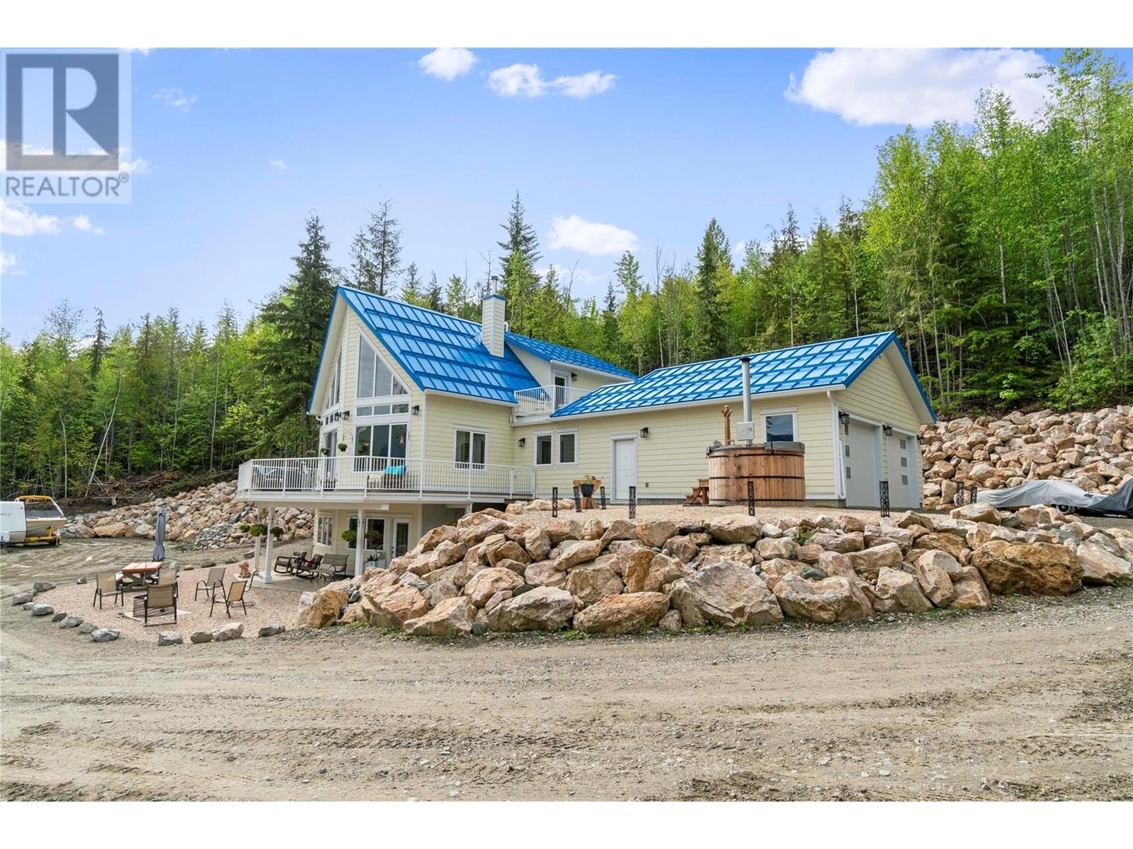 Photo 3 of 4740 Dogwood Crescent, Eagle Bay BC