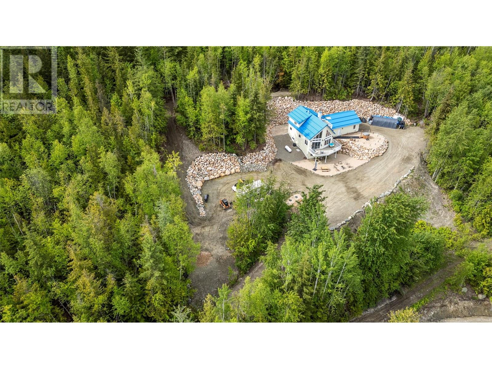 Photo 6 of 4740 Dogwood Crescent, Eagle Bay BC