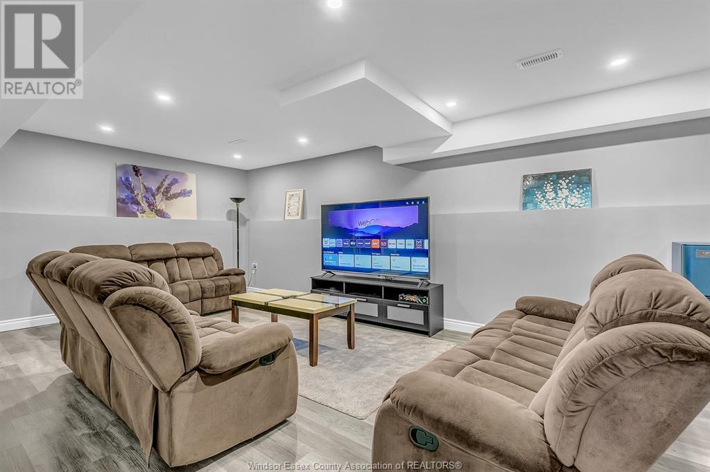 Photo 15 of 405 River Avenue, Lasalle ON