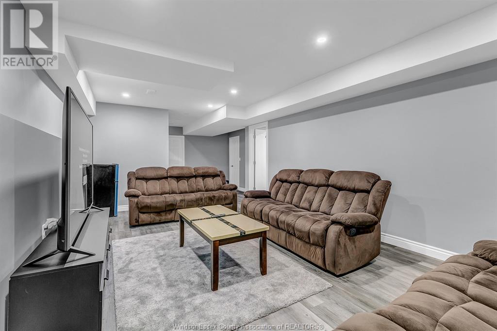 Photo 16 of 405 River Avenue, Lasalle ON