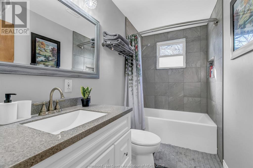 Photo 9 of 405 River Avenue, Lasalle ON