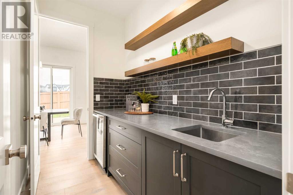 Single Family House for Sale in  RockCliff Heights NW Rocky Ridge Calgary 