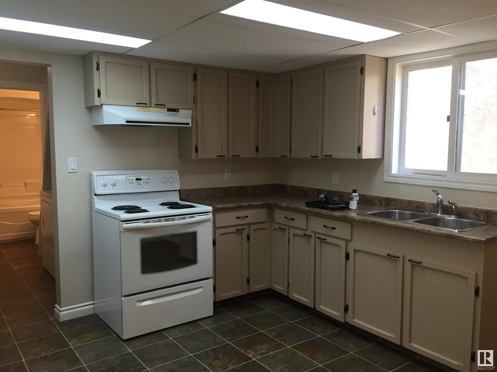 Photo 13 of 10831 80 Av Nw, Edmonton AB