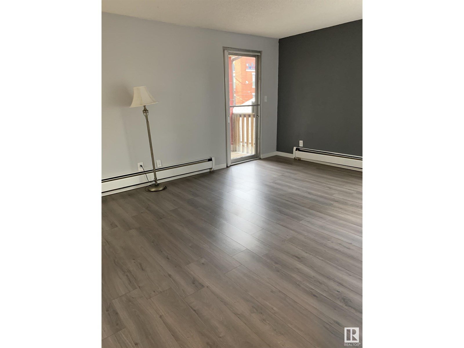 Photo 3 of 10831 80 Av Nw, Edmonton AB
