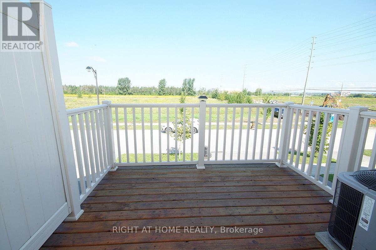 Photo 11 of 193 Par La Ville Circle, Ottawa ON