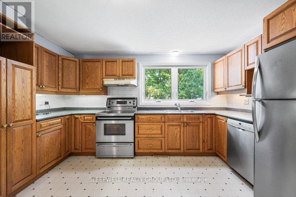 Photo 32 of 43 Parkglen Drive, Ottawa ON