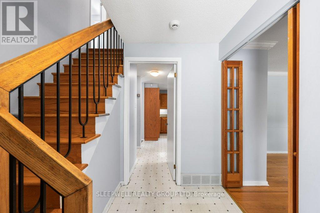 Photo 27 of 43 Parkglen Drive, Ottawa ON