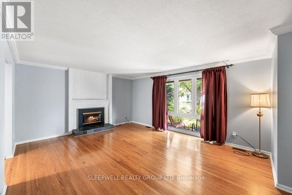 Photo 5 of 43 Parkglen Drive, Ottawa ON