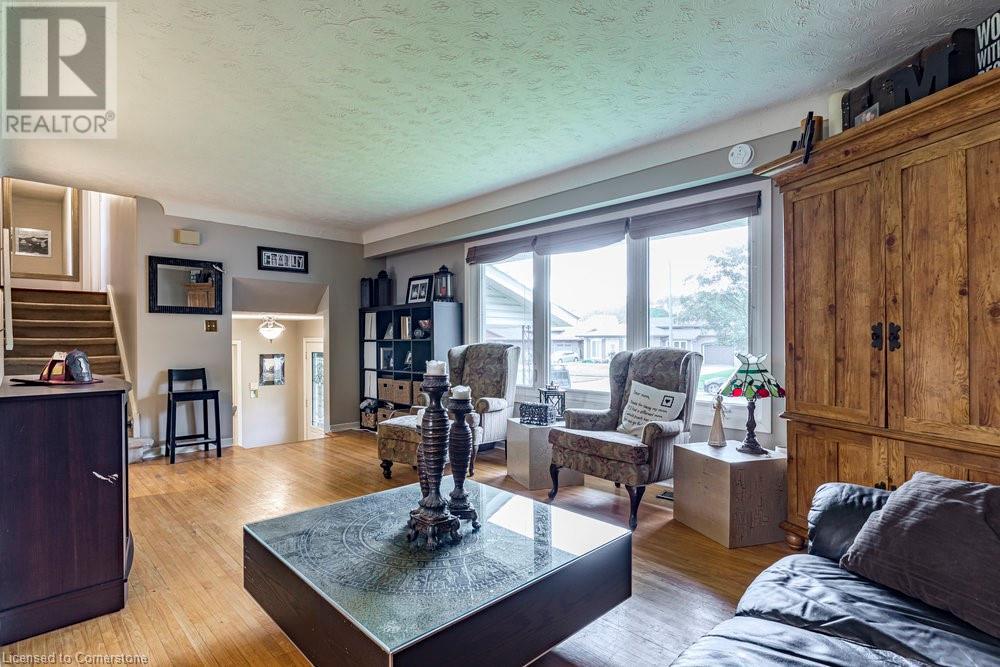 Photo 3 of 6871 Corwin Crescent, Niagara Falls ON