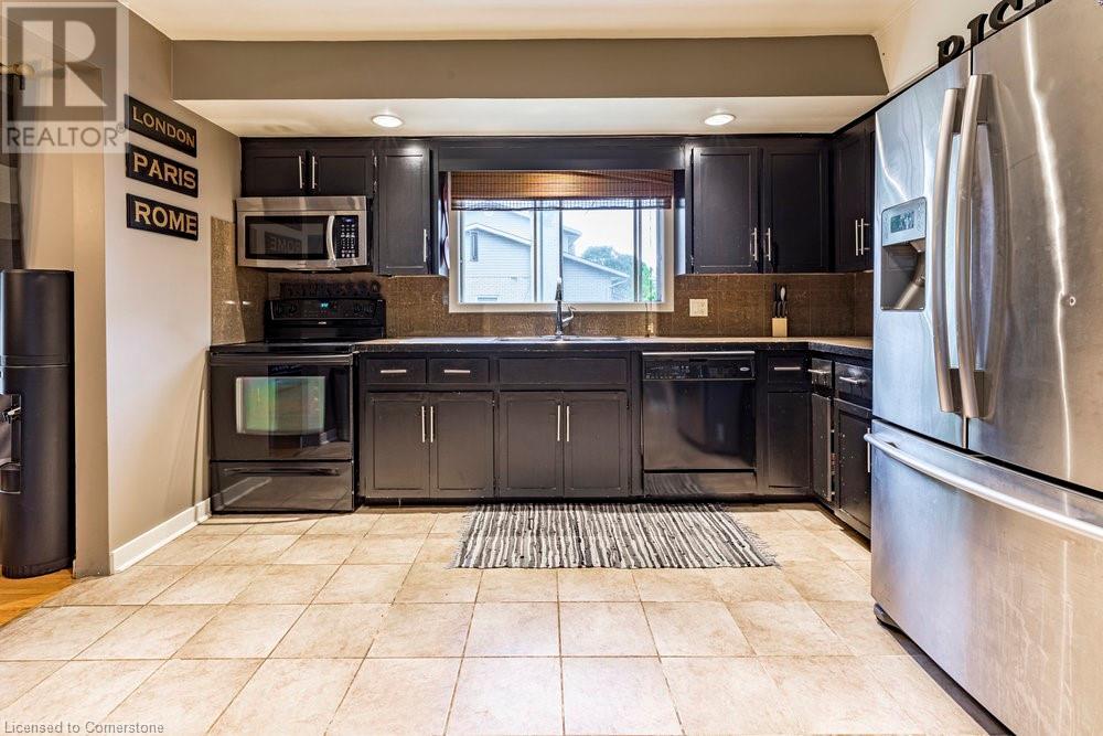Photo 8 of 6871 Corwin Crescent, Niagara Falls ON