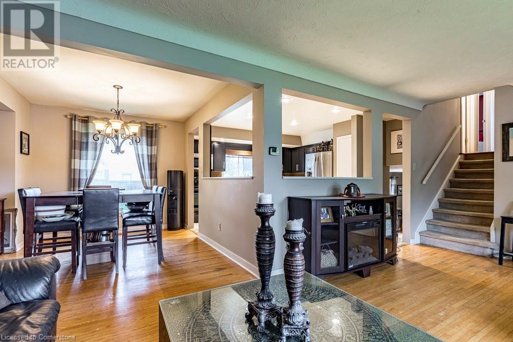 Photo 5 of 6871 Corwin Crescent, Niagara Falls ON