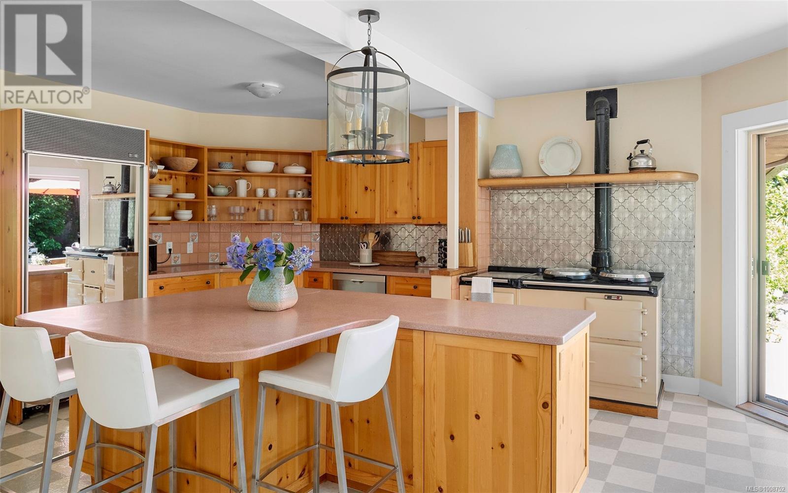 Photo 21 of 2895 Lansdowne Rd, Oak Bay BC