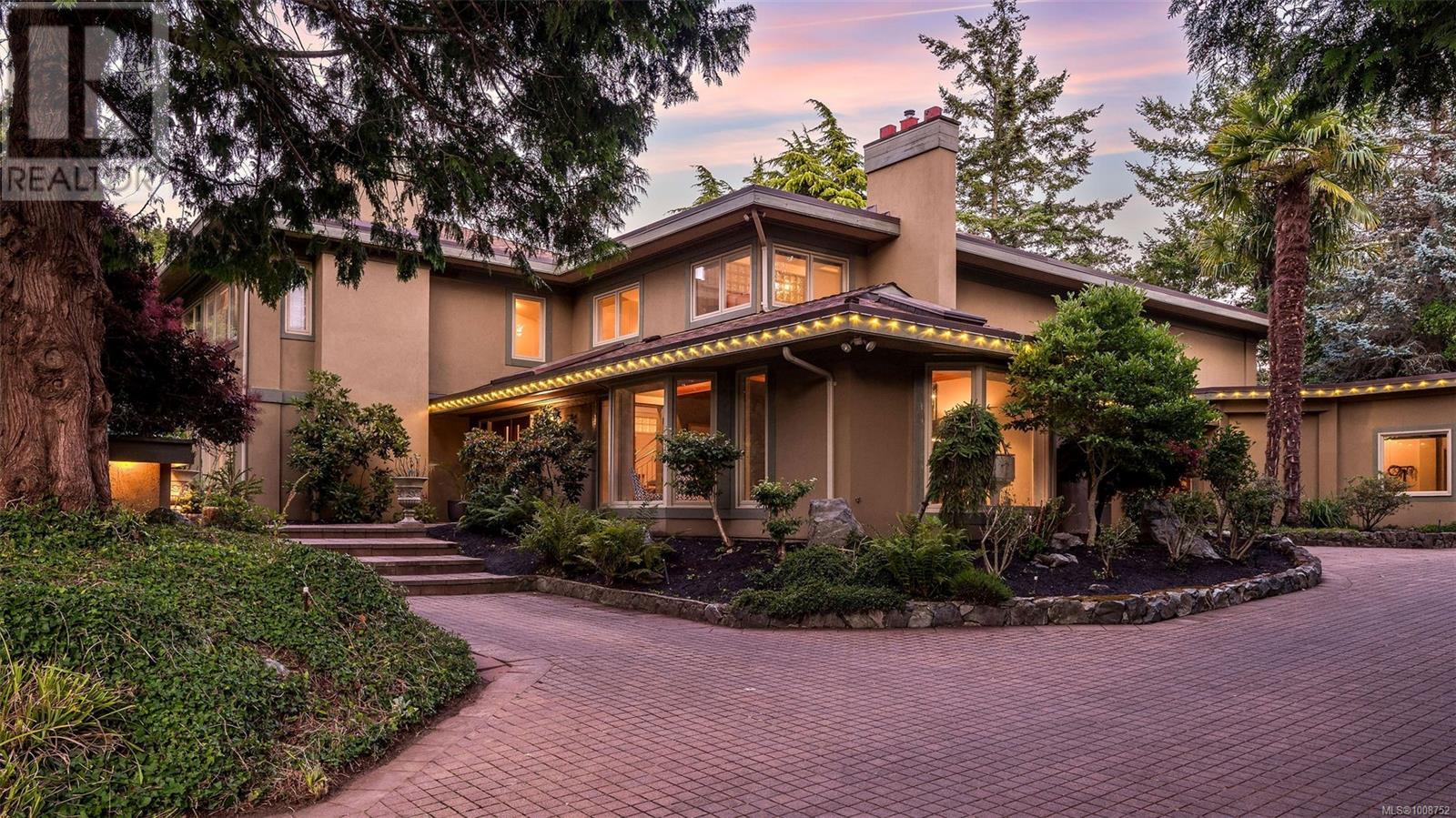 Photo 12 of 2895 Lansdowne Rd, Oak Bay BC