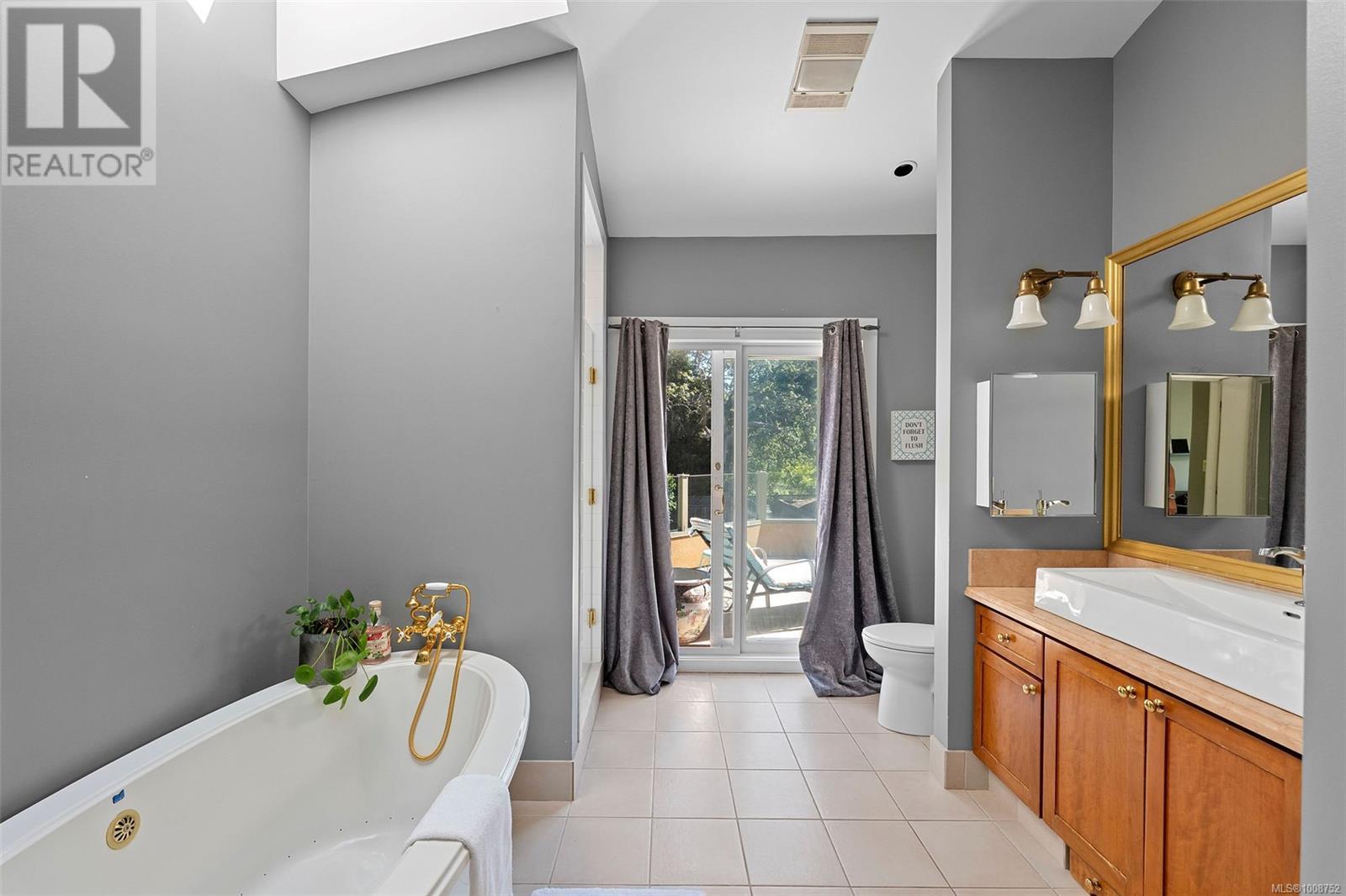 Photo 57 of 2895 Lansdowne Rd, Oak Bay BC