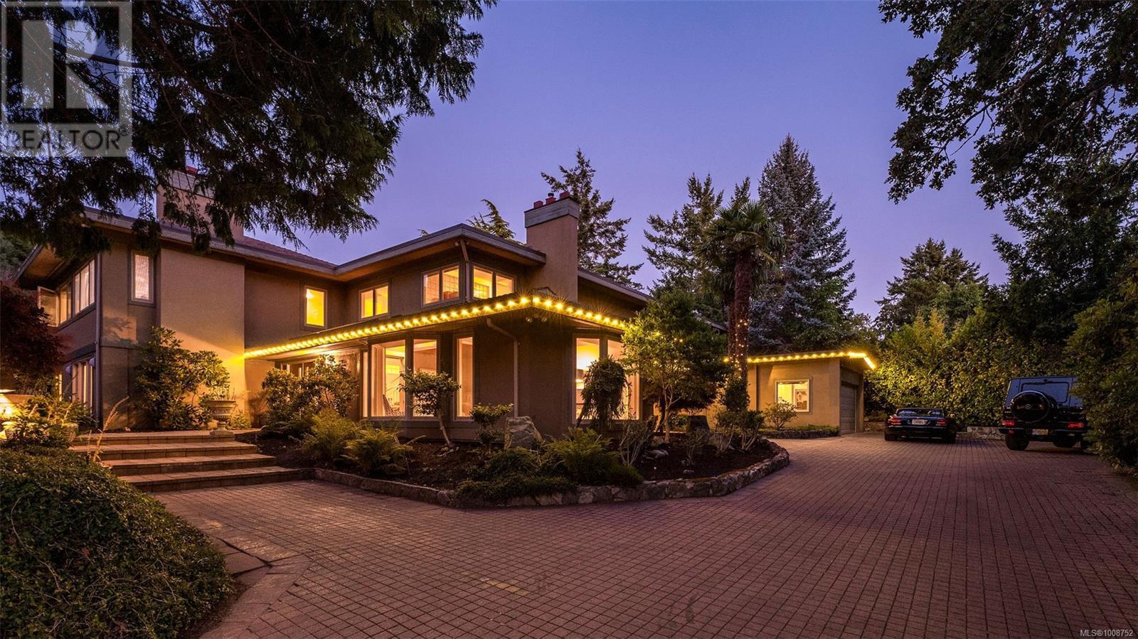 Photo 33 of 2895 Lansdowne Rd, Oak Bay BC