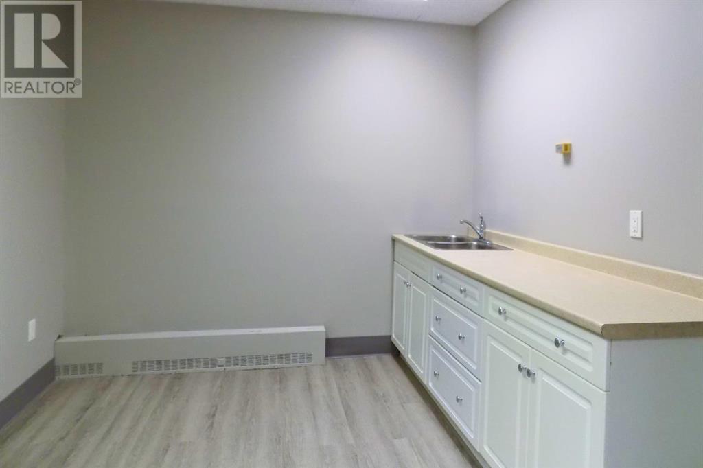 Photo 7 of 104 B 9804 100 Avenue, Grande Prairie AB
