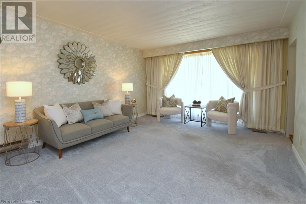 Photo 5 of 33 Dubarry Boulevard, Hamilton ON
