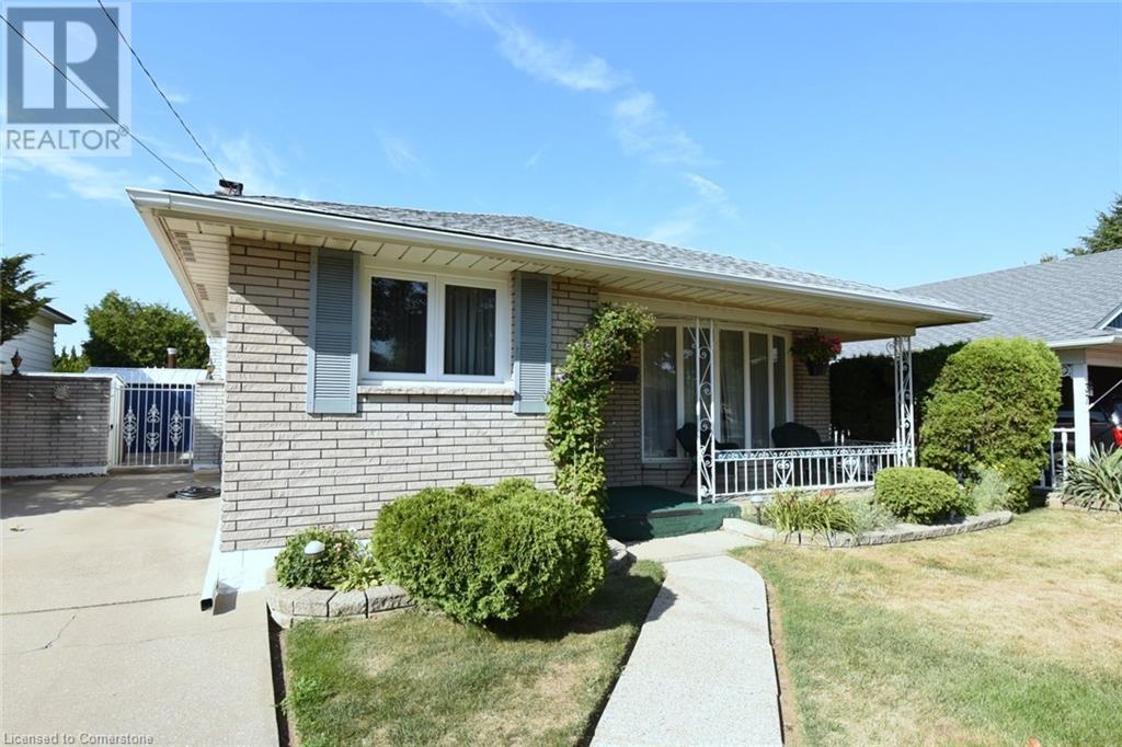 Photo 2 of 33 Dubarry Boulevard, Hamilton ON