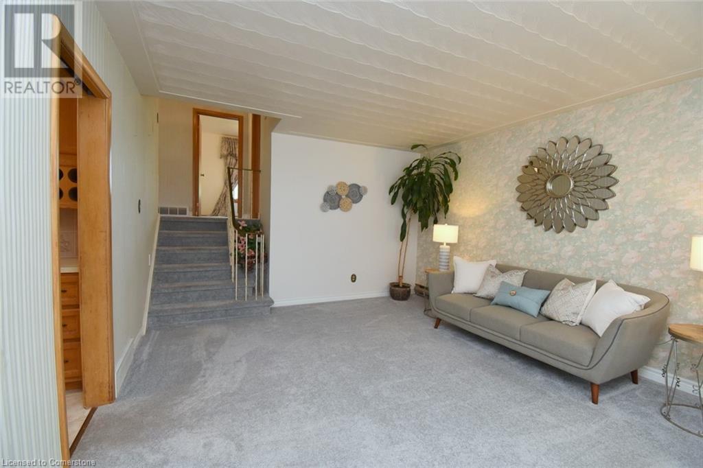Photo 7 of 33 Dubarry Boulevard, Hamilton ON