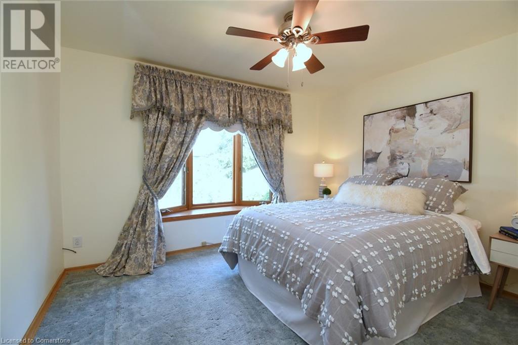 Photo 16 of 33 Dubarry Boulevard, Hamilton ON