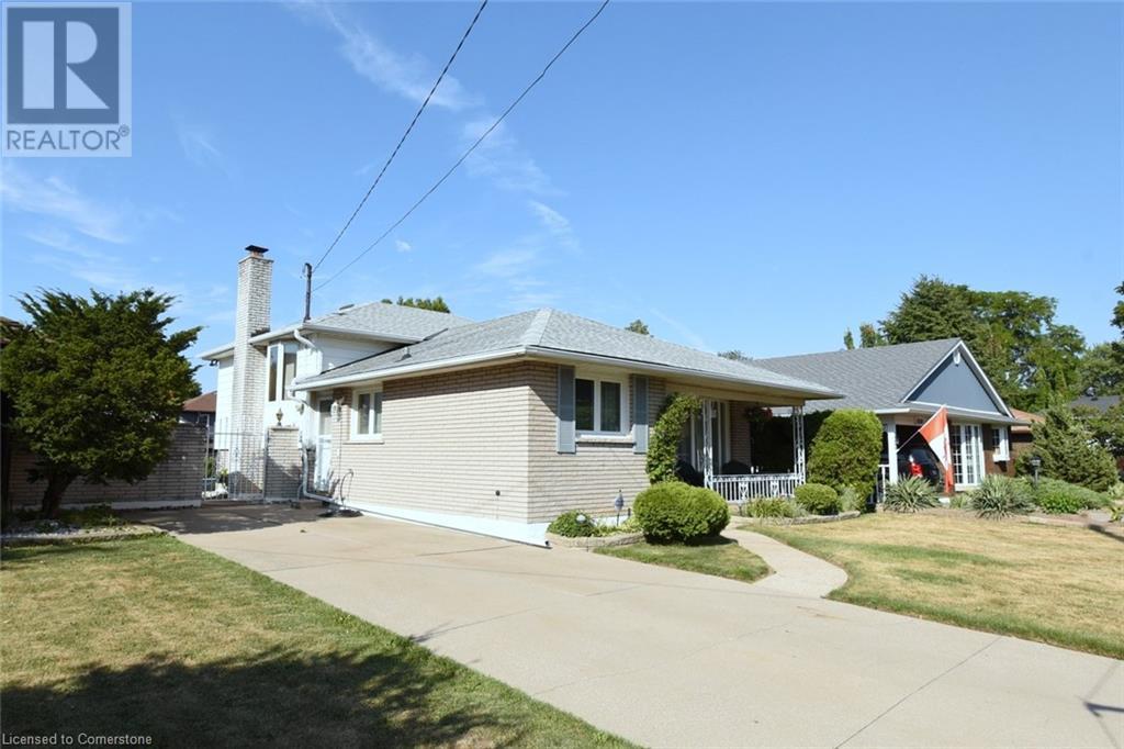 Photo 4 of 33 Dubarry Boulevard, Hamilton ON