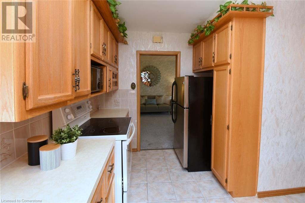 Photo 11 of 33 Dubarry Boulevard, Hamilton ON