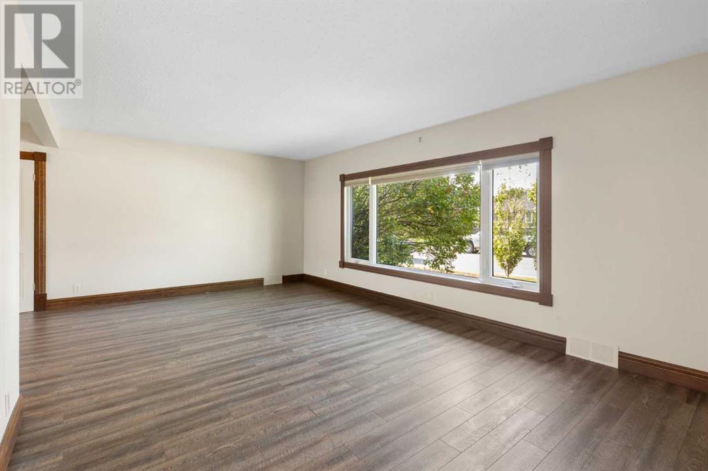 Single Family House Bungalow for Sale in   Avenue SW Elboya Calgary 