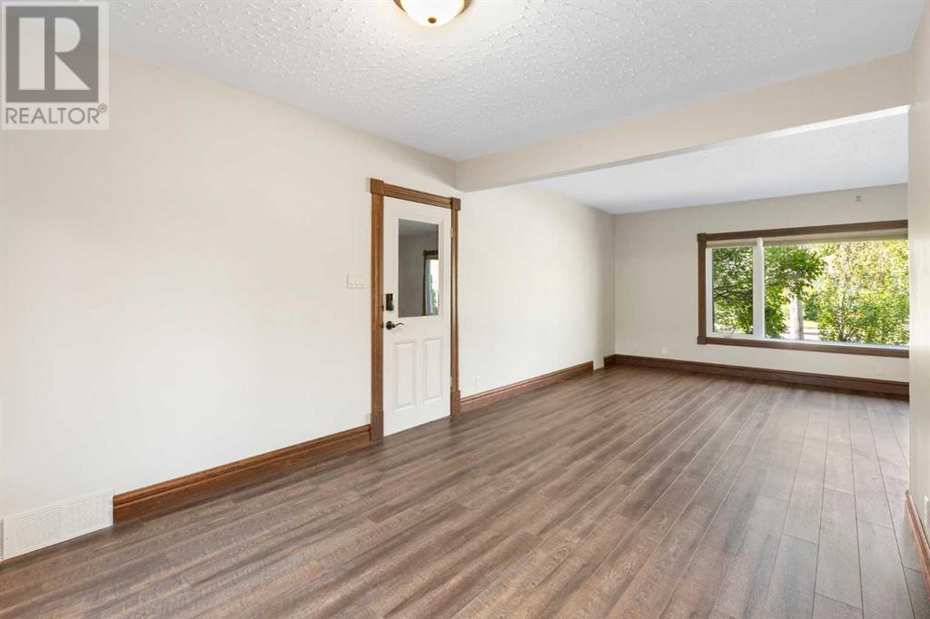 Single Family House Bungalow for Sale in   Avenue SW Elboya Calgary 