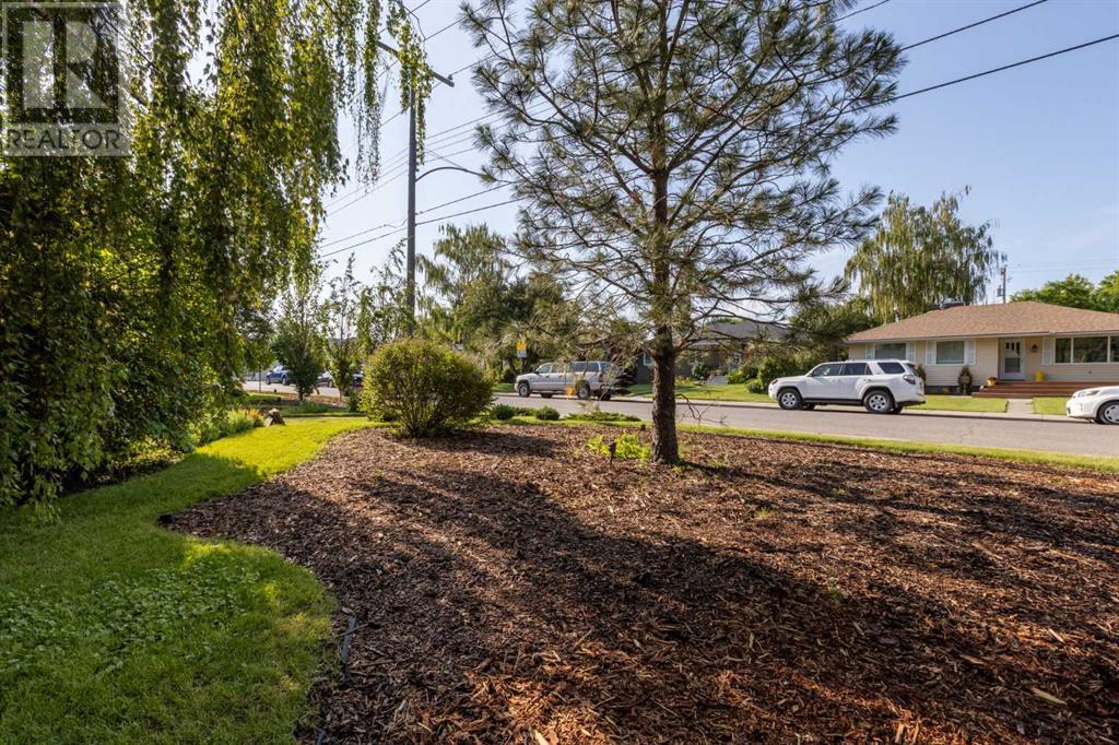 Single Family House Bungalow for Sale in   Avenue SW Elboya Calgary 