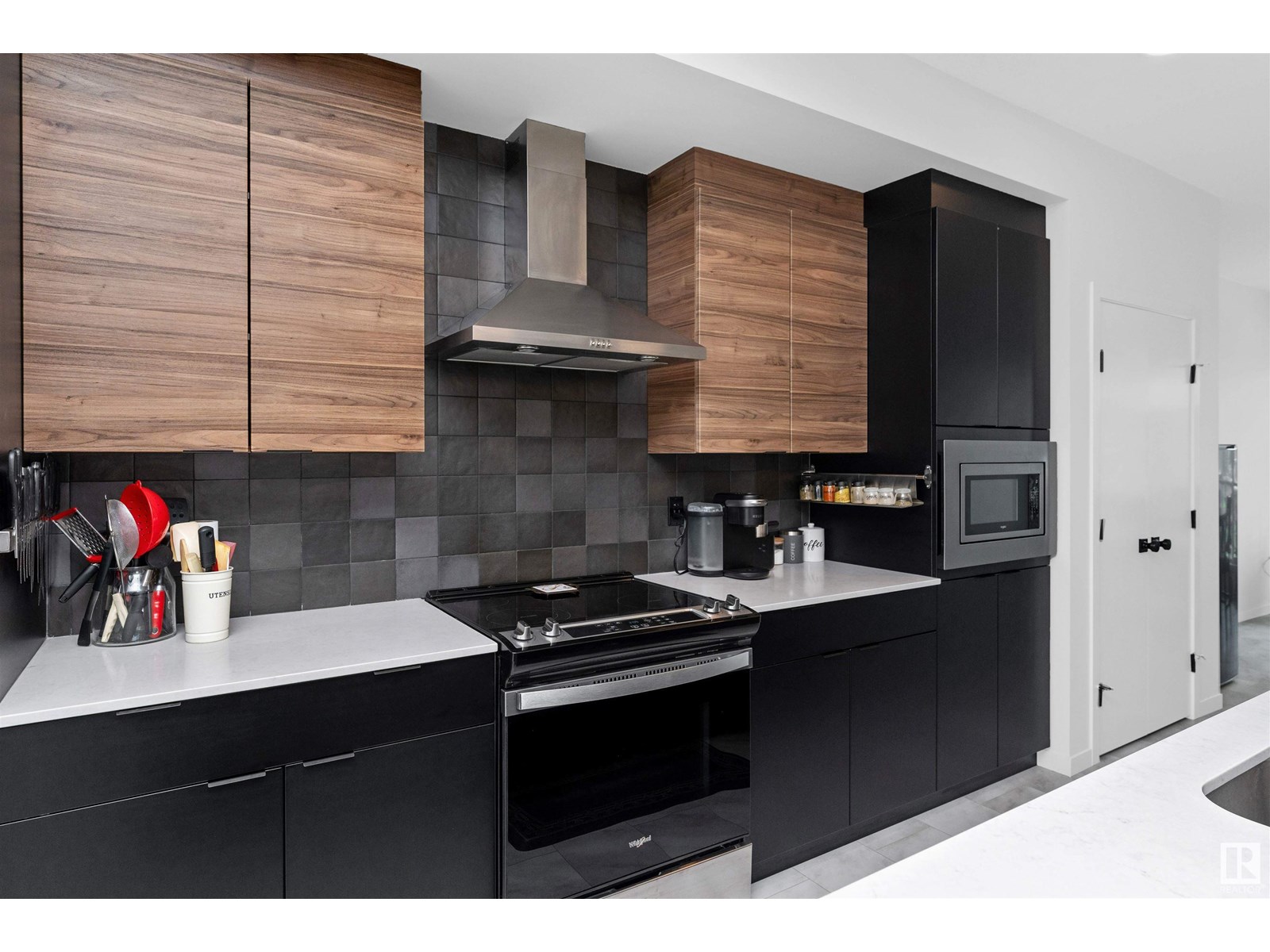Photo 12 of 451 39 St Sw, Edmonton AB