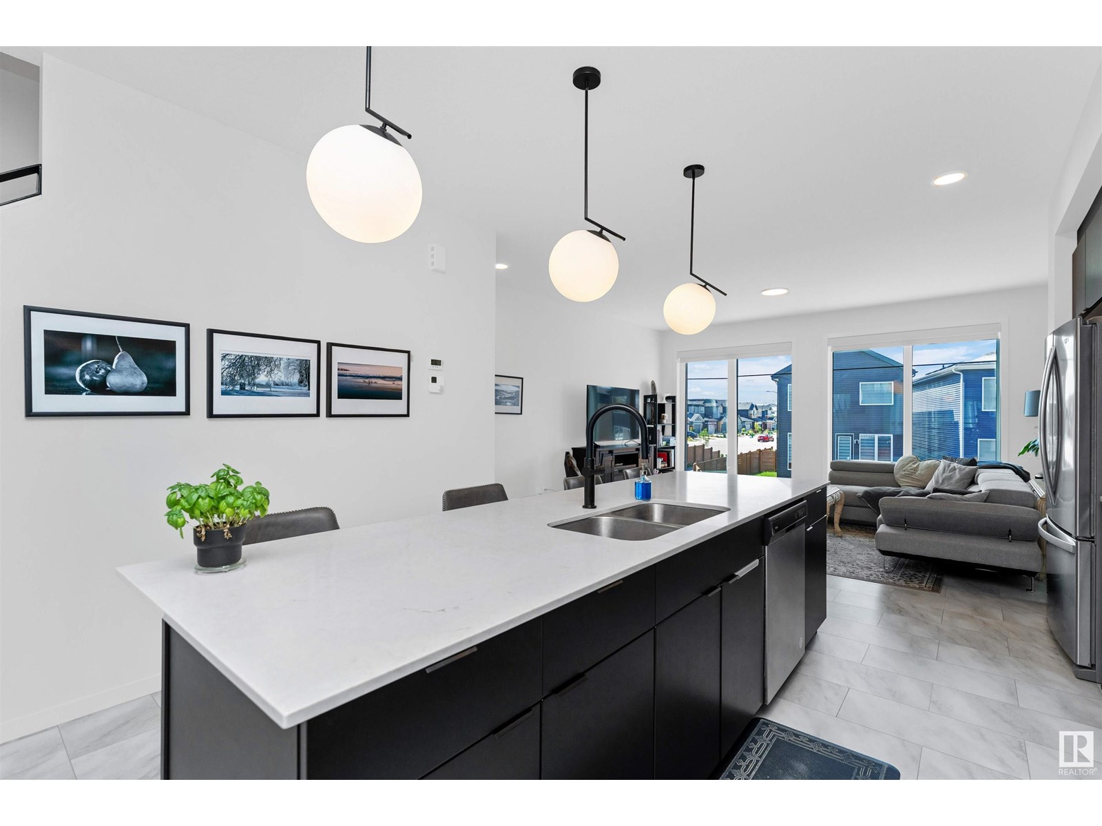 Photo 14 of 451 39 St Sw, Edmonton AB