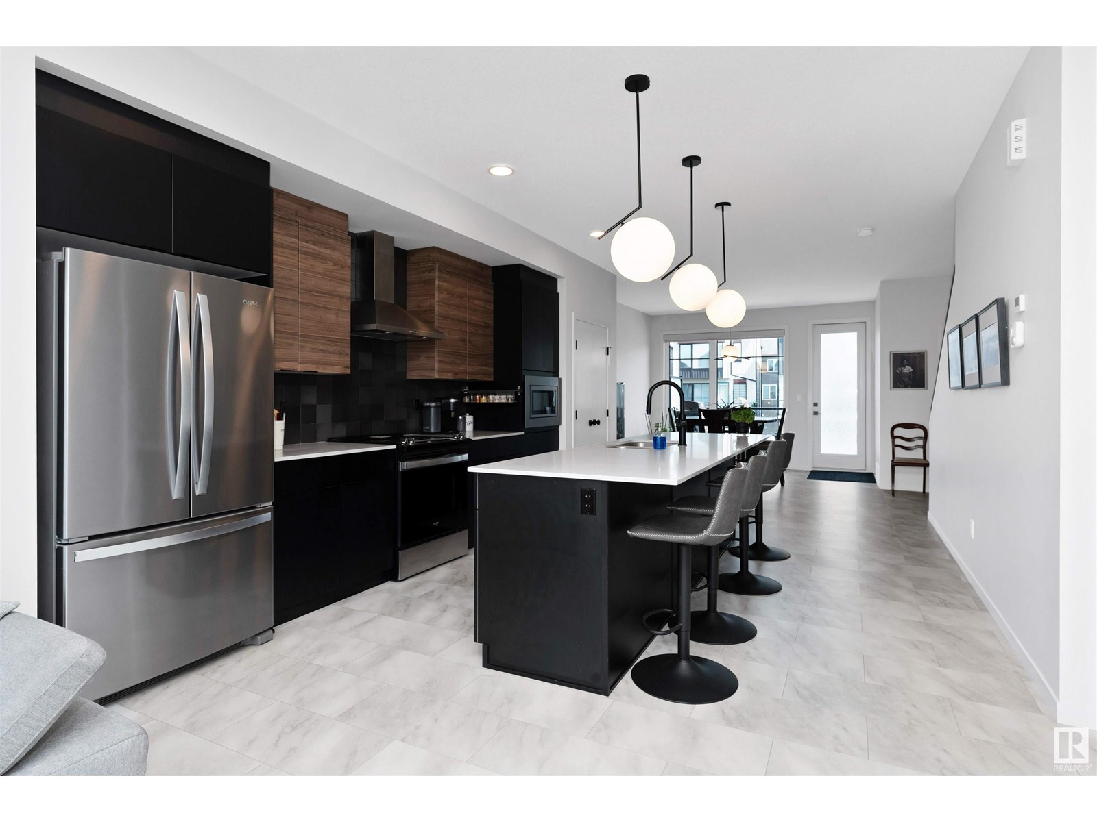 Photo 15 of 451 39 St Sw, Edmonton AB