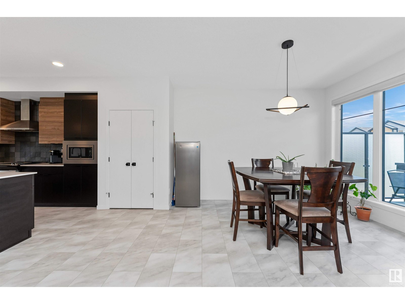 Photo 18 of 451 39 St Sw, Edmonton AB