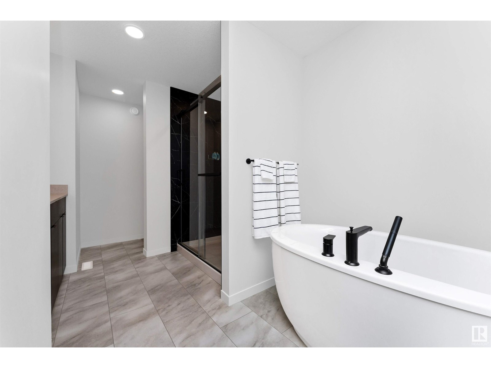 Photo 31 of 451 39 St Sw, Edmonton AB