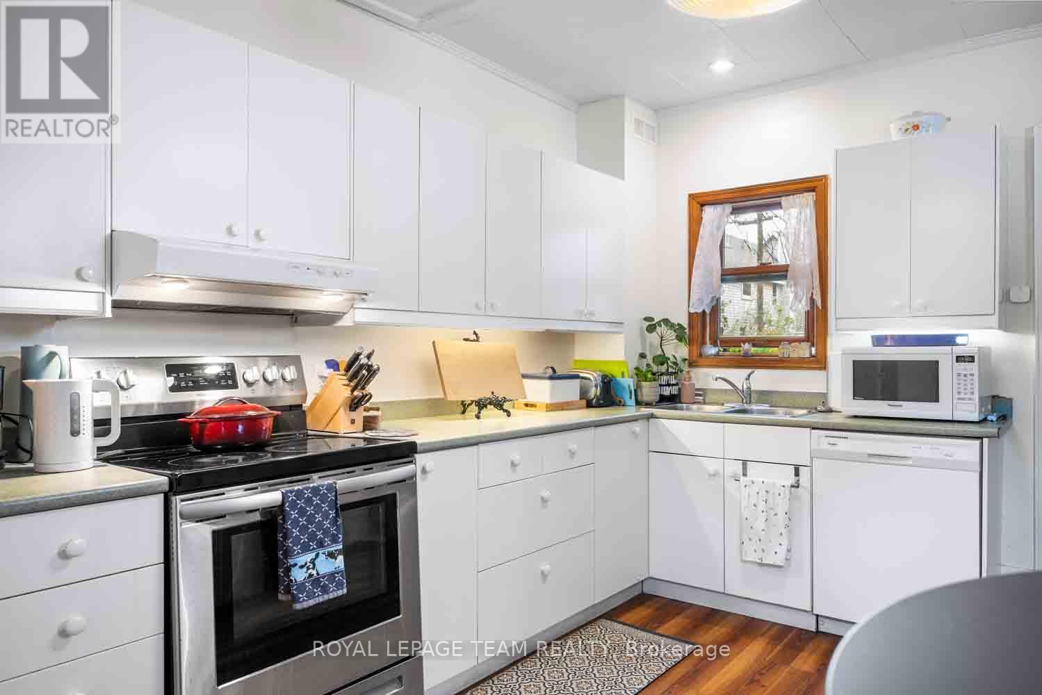 Photo 12 of 167 Drummond Street, Ottawa ON